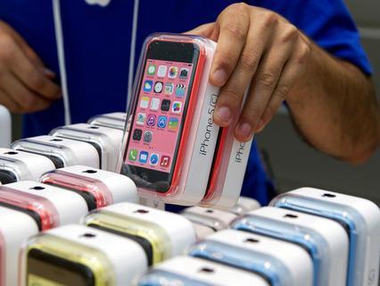Apple priprema dva iPhonea s velikim i zakrivljenim ekranima