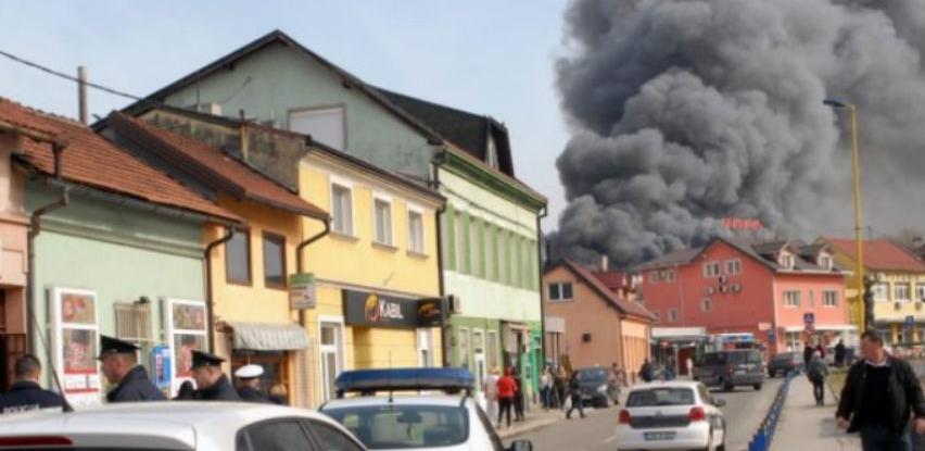 Požar na Gradskoj pijaci u Tuzli uništio milionski vrijednu robu prodavača