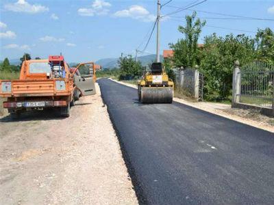 Općina Ilijaš: Asfaltirano 500 metara puta u Podlugovima