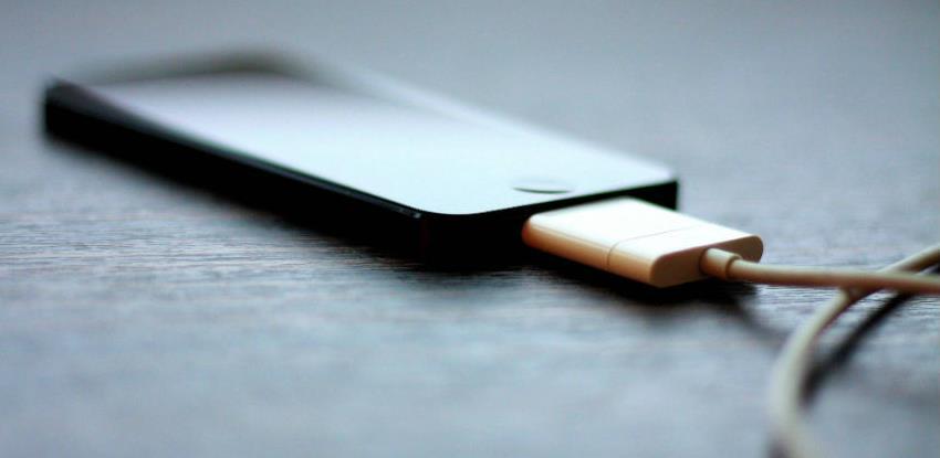 Evropski parlament: Svi mobilni telefoni moraju imati iste punjače