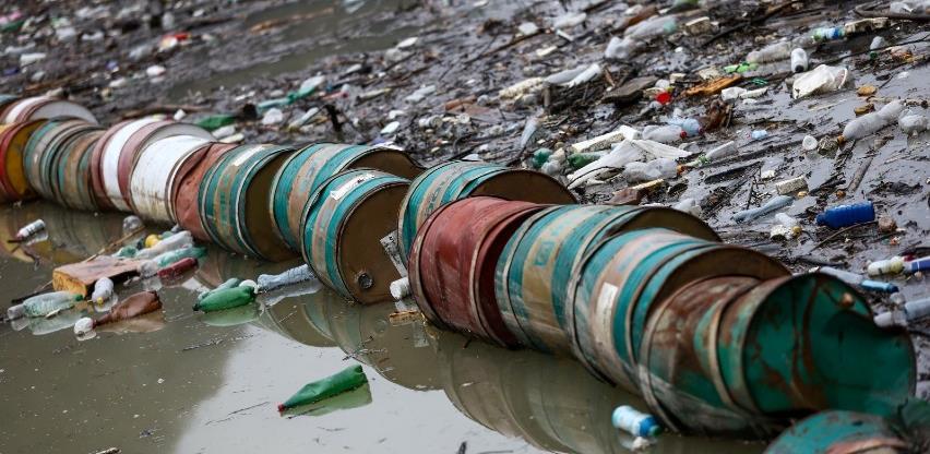Počelo čišćenje plutajućeg otpada na rijeci Drini