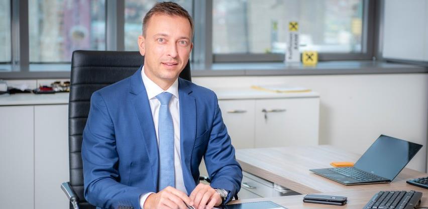 Jednostavno online apliciranje za Raiffeisen debitne kartice i Pakete usluga