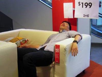 Zašto Kinezi spavaju u Ikea prodavnicama?