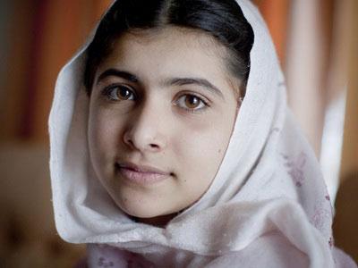 Malala poklonila svoju knjigu Kraljici Elizabeti II