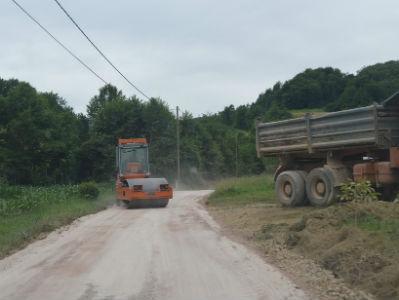 Općina Visoko: Rekonstrukcija i asfaltiranje puta u naselju Han-Plaholje