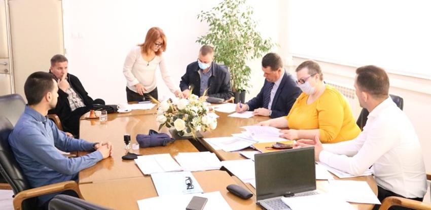 Potpisani sporazumi o nabavci 40 plastenika