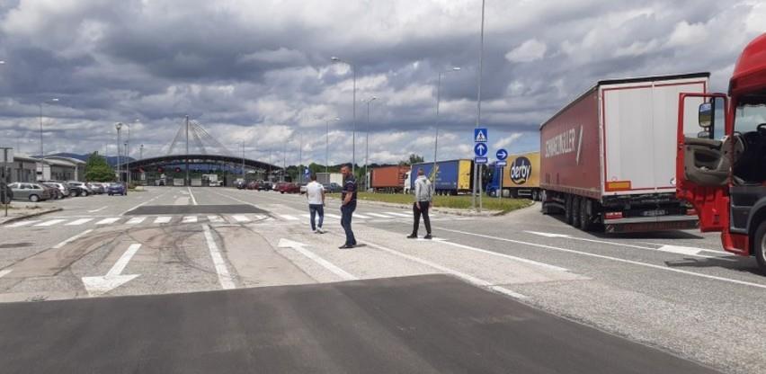 Kilometarska kolona teretnih vozila na Graničnom prijelazu Izačić