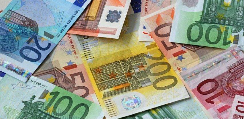 Građani u bankama RS 'drže' više od 3,2 milijarde KM, štednja mahom u devizama