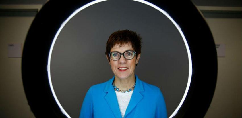 Annegret Kramp-Karrenbauer je nasljednica Angele Merkel