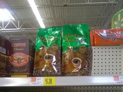 Zlatna džezva na policama Walmarta