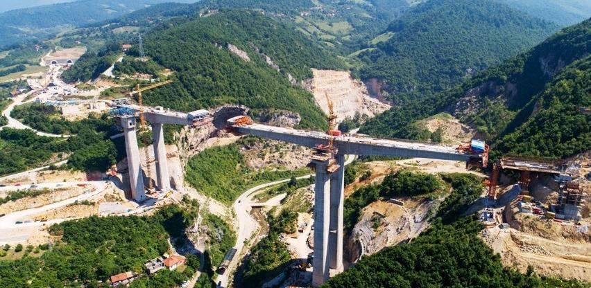 Izgradnja autoputa kroz velike sredine nosi određene probleme