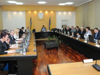 Polugodišnje izvršenje proračuna i ostvarenje javnih prihoda