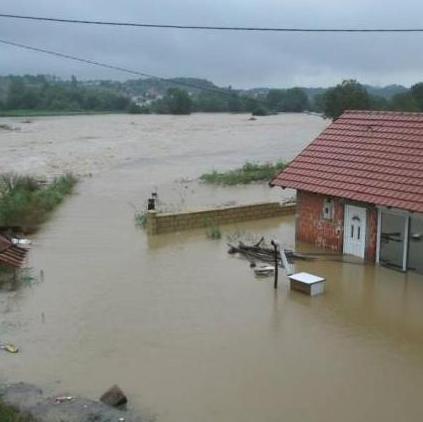 Prati se stanje, za ugrožene od kiše spremni hrana, voda, svijeće
