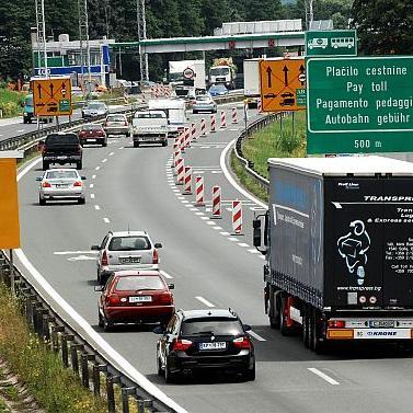 Slovenija u 2013. uprihodila 300 milijuna eura od cestarina