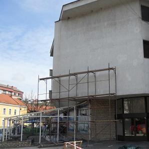 Fasada na Centru za kulturu i obrazovanje Tešanj