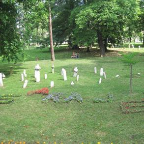 Cvjetna slova Sarajeva uz drvo mira u Velikom parku