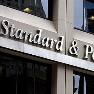 S&P snizio rejting Rusije zbog mogućeg daljnjeg odljeva kapitala