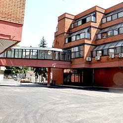 Asfaltiran plato ispred Općine Stari Grad