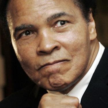 Umro boksač Muhamed Ali