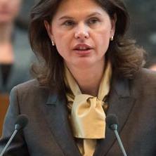 Alenka Bratušek - Po premijerski mandat došla u hlačama