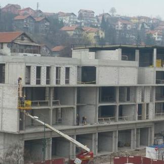 U toku radovi na pokrivanju nove zgrade Općine Kakanj