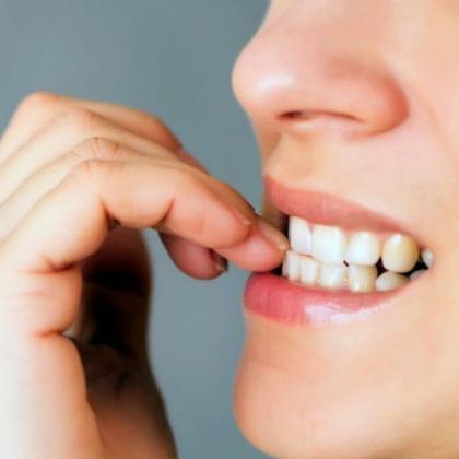 Zašto grizemo nokte?