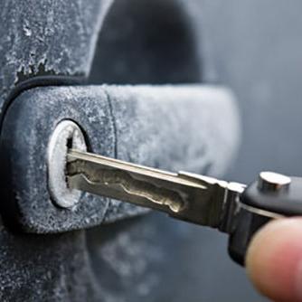 Neće upaliti: Šta uraditi ako vam smrzne automobile