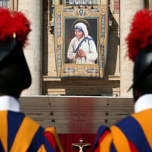 Papa Franjo proglasio Majku Terezu sveticom