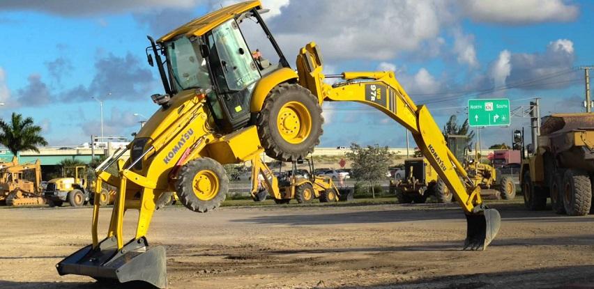 KOMATSU kombinirke nude visoku razinu opreme i tehničkih specifikacija