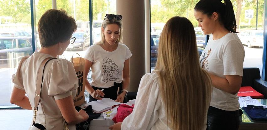 addiko bank sarajevo dajte nam šansu prodajna izložba odjeća šansa