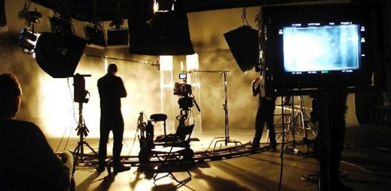 Creativo centar nudi zaokružen proces izrade različitih formi video sadržaja