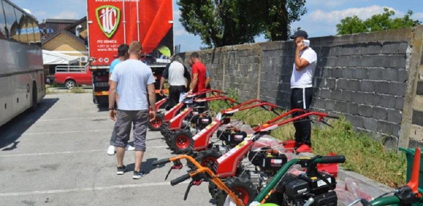 Vlasenički poljoprivrednici preuzeli mehanizaciju