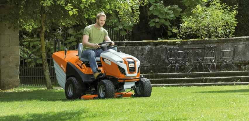 Prvi put u BiH stigao je asortiman STIHL traktorskih kosilica