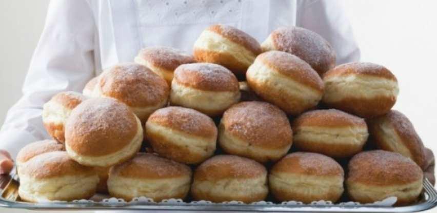 Brzo i efikasno pecite krofne za svoje mušterije (Video)