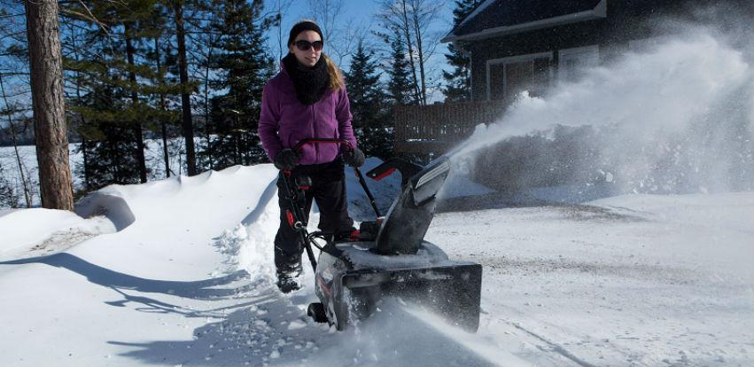 Uklanjanje snijega sa manje napora sa Husqvarna bacačem snijega