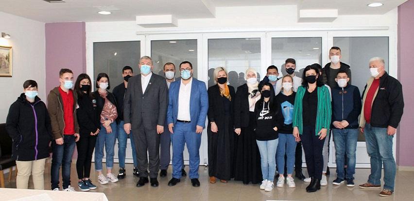 Štićenici Dječijeg doma Mostar potpisali ugovor za redovne stipendije IZ u BiH