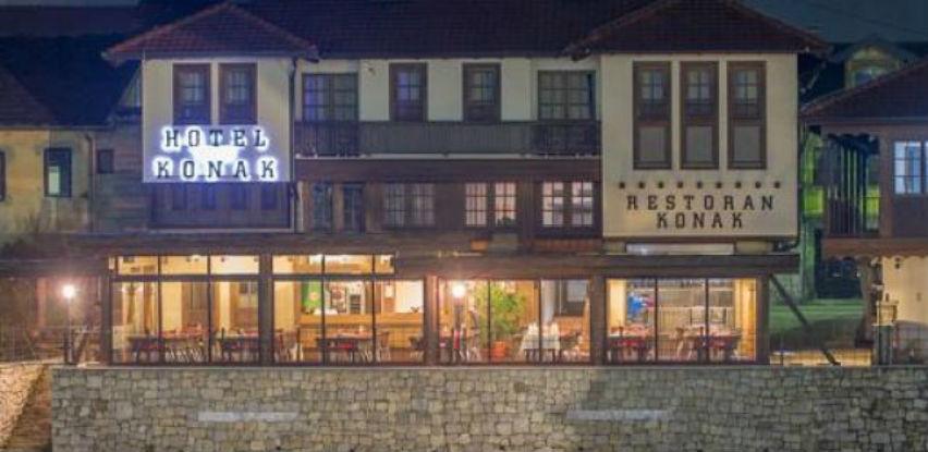Hotel Konak uz Neretvu sa pogledom na staru kamenu ćupriju