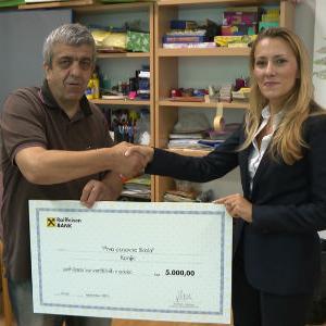 Raiffeisen banka donirala 5.000 KM za učenike sa posebnim potrebama