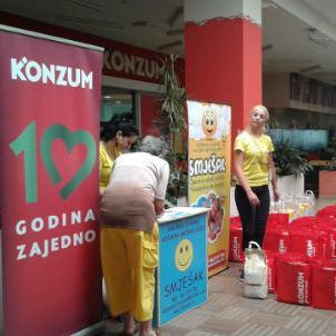 Socijalno ugroženim porodicama u Maglaju uručeni humanitarni paketi