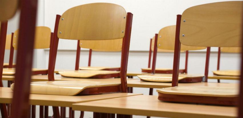 Školske stolice proizvedene po standardima za razne uzraste
