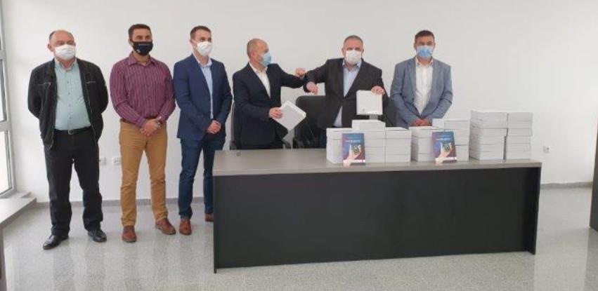 Donirani mini računari za učenike osnovnih škola sa područja opštine Oštra Luka