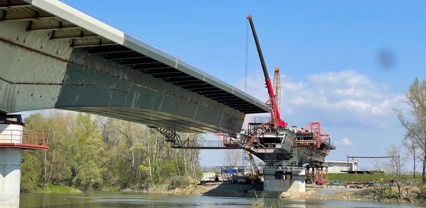 Fotografije s gradilišta: Spajanje mosta Gradiška preko Save u završnoj fazi