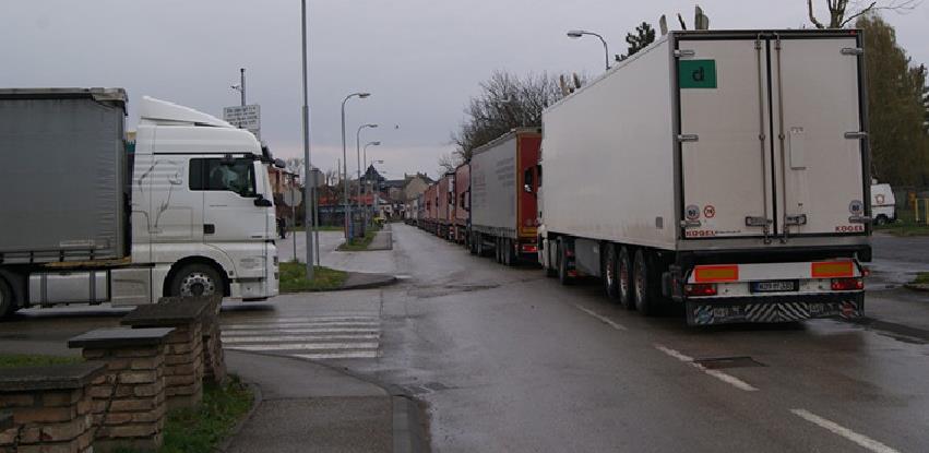 Ministarstvo transporta apeluje na Hrvatsku da ukine policijsku pratnju kamiona