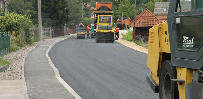 Rial-Šped izvodi radovi na asfaltiranju puta u Bistarcu Donjem