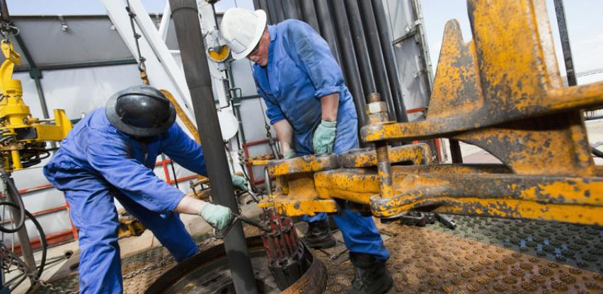 Cijene nafte pale više od 2,5 posto, moguće slabljenje potražnje