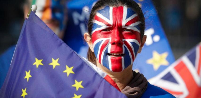 Britanski poslanici odbacili svih osam prijedloga za sporazum o Brexitu