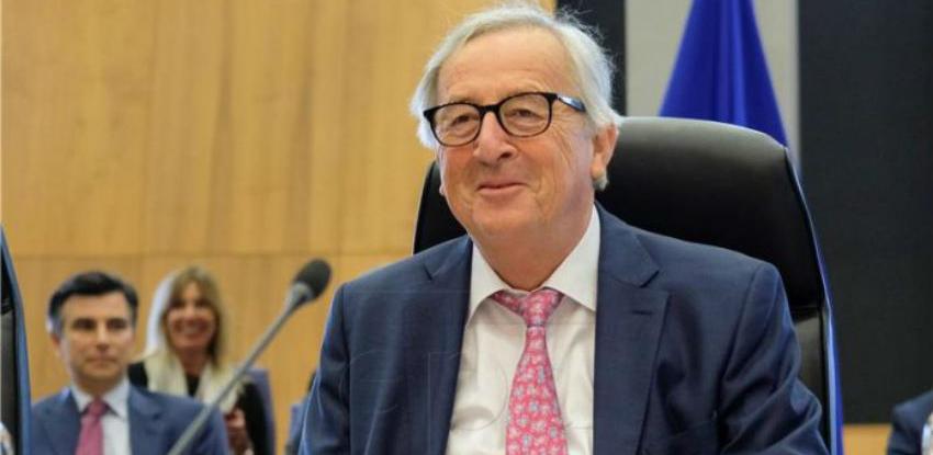 Juncker zaplesao za govornicom i pozvao na ustanak protiv 'glupih populista'