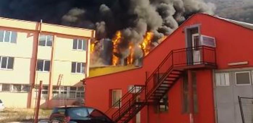 U krugu nekadašnje fabrike FAMOS u Hrasnici izbio veliki požar