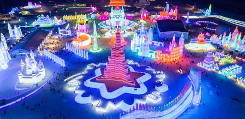 Ledene palače i tornjevi na festivalu u Harbinu, pogledajte video