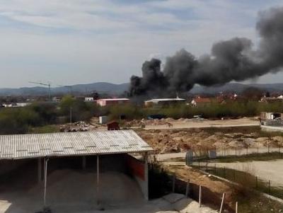 Požar zahvatio objekte u industrijskoj zoni Šejkovača